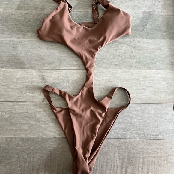 Matte Collection Swim - Picture 1 of 2